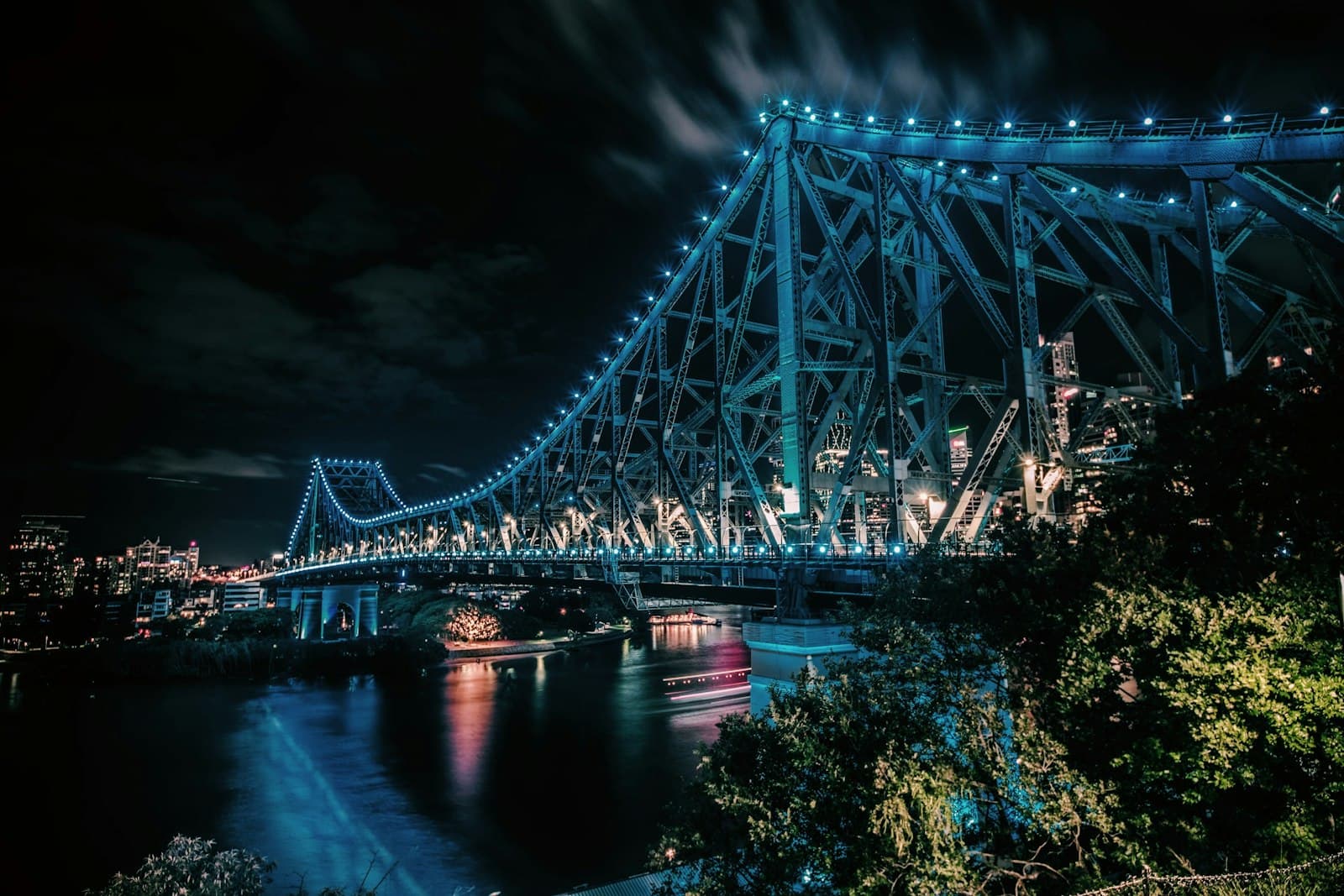 The Story Bridge over the Brisbane River at night